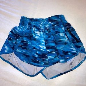 Lulu lemon tracker v short size 4